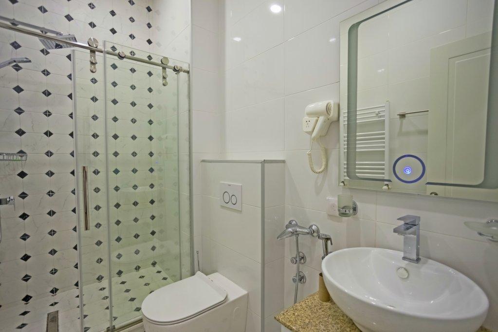 טביליסי Hotel Genio מראה חיצוני תמונה
