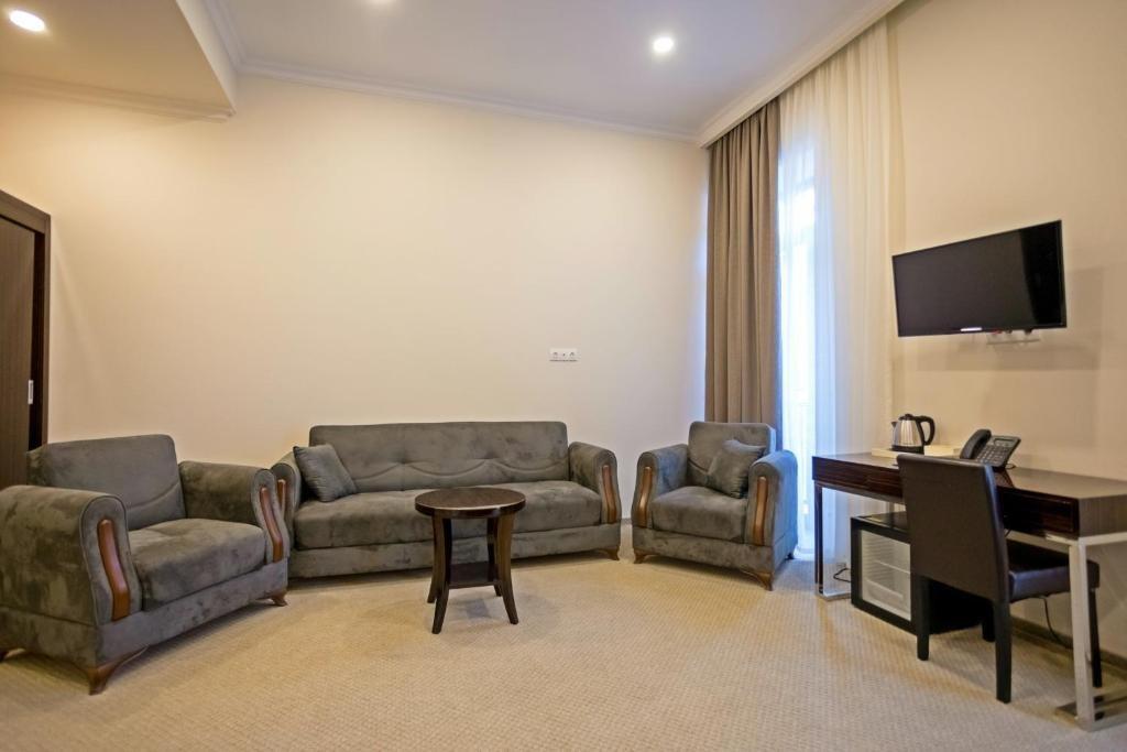 טביליסי Hotel Genio מראה חיצוני תמונה