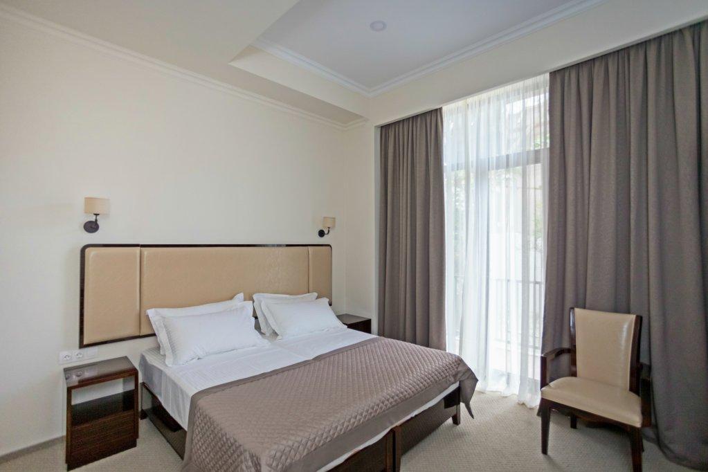 טביליסי Hotel Genio מראה חיצוני תמונה