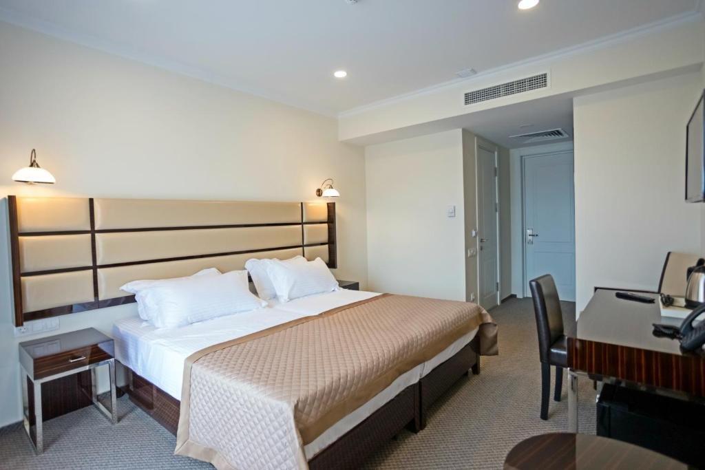 טביליסי Hotel Genio מראה חיצוני תמונה
