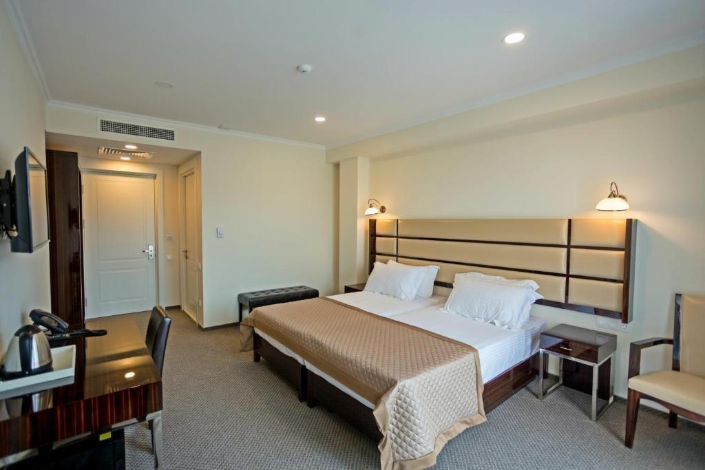 טביליסי Hotel Genio מראה חיצוני תמונה