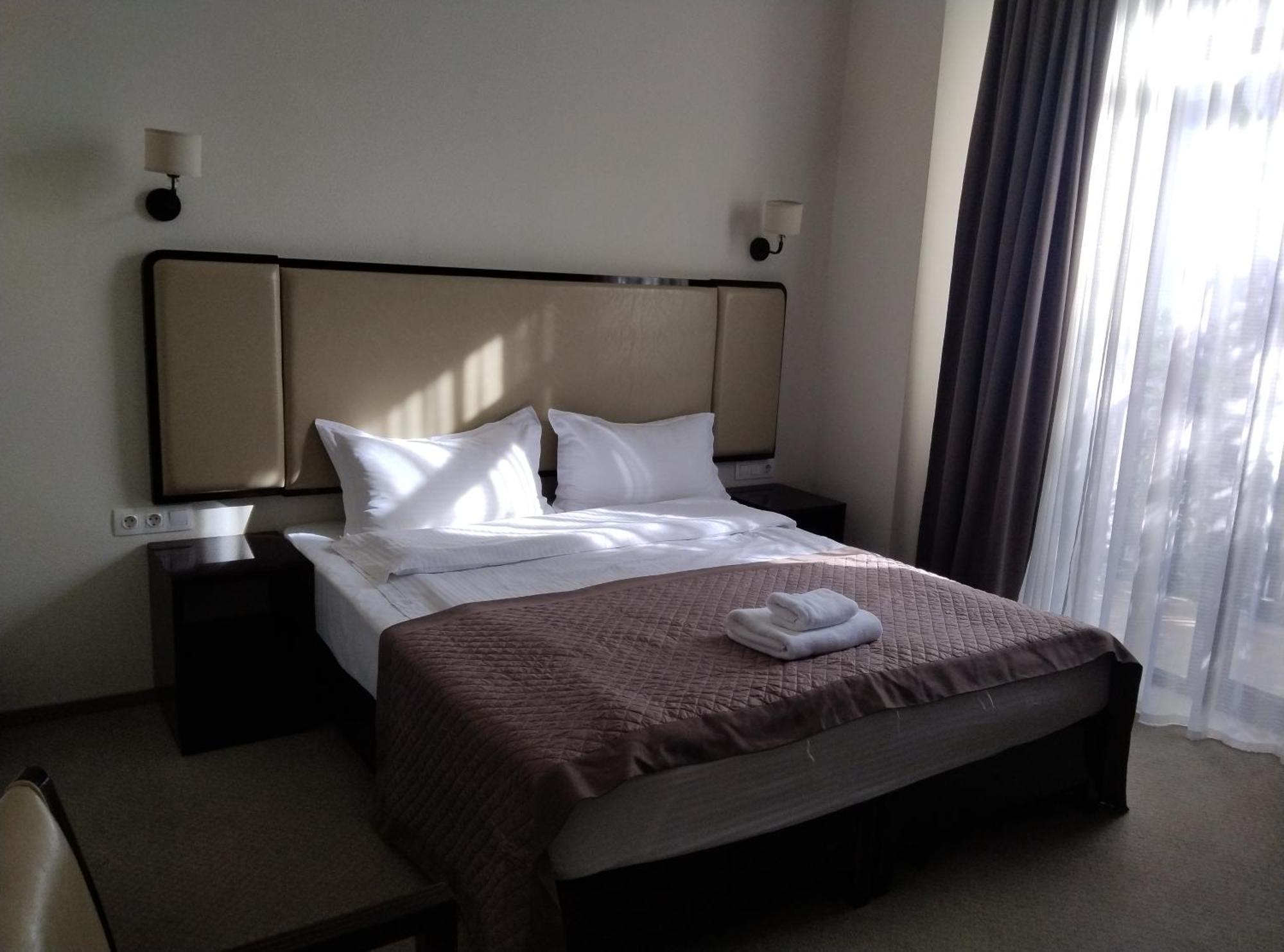טביליסי Hotel Genio מראה חיצוני תמונה