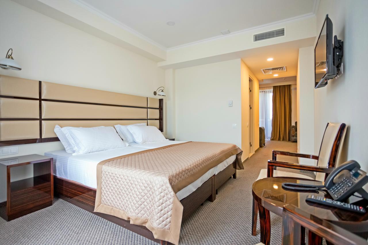 טביליסי Hotel Genio מראה חיצוני תמונה