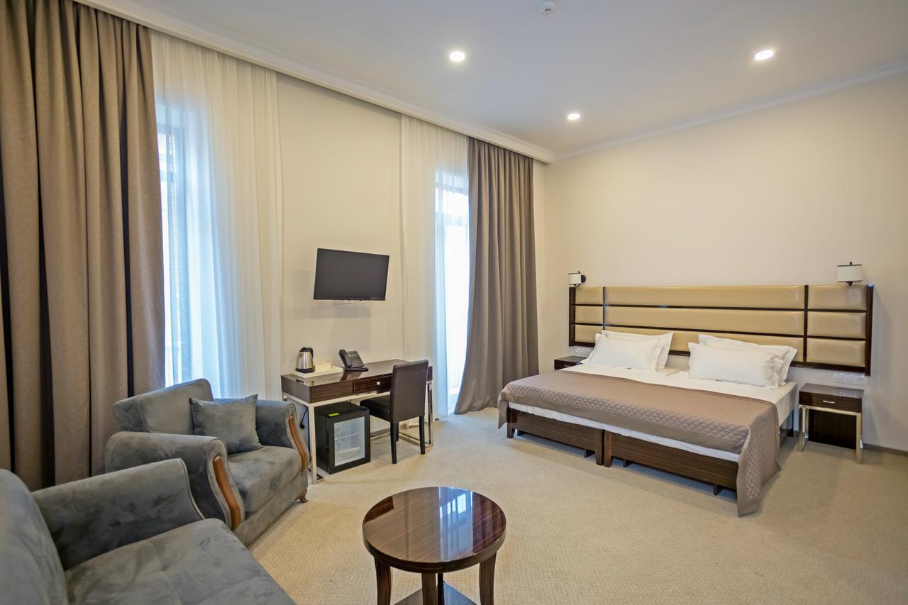 טביליסי Hotel Genio מראה חיצוני תמונה